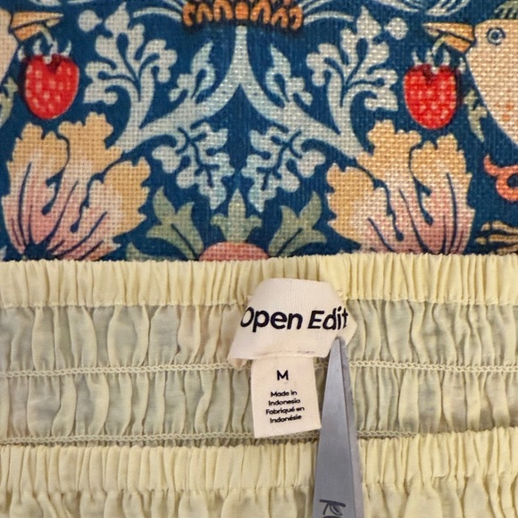 Chic Yellow Ruffle Blouse - Picture 4 of 8